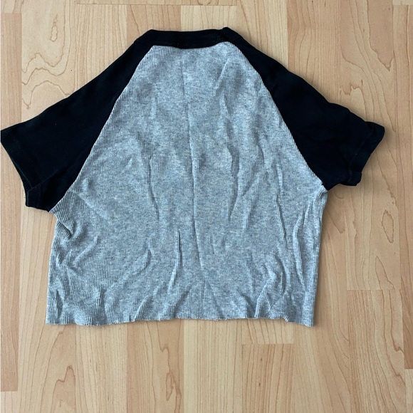 Brandy Melville crop shirt - Picture 3 of 3
